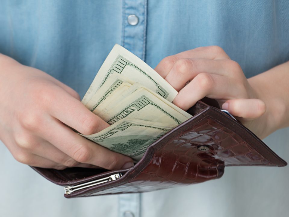 Man pulling out cash from his wallet